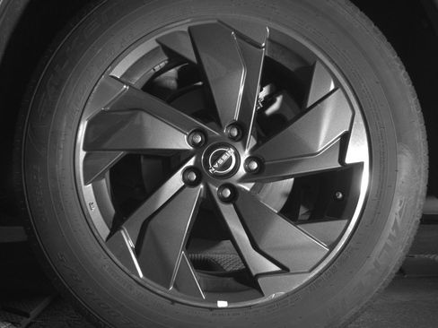 Used 2025 Nissan Rogue SV FWD image 14