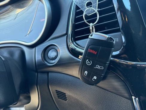 Used 2022 Jeep Grand Cherokee Laredo X image 40