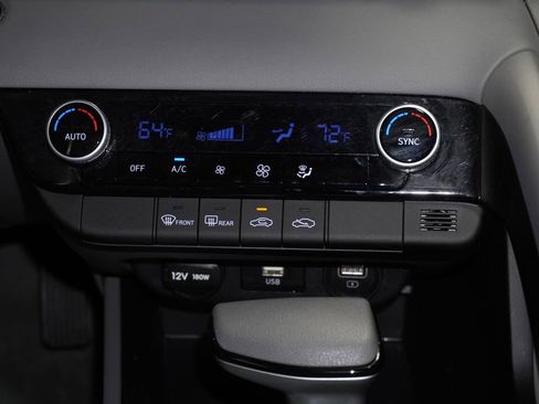 Used 2023 Hyundai Elantra SEL FWD image 18