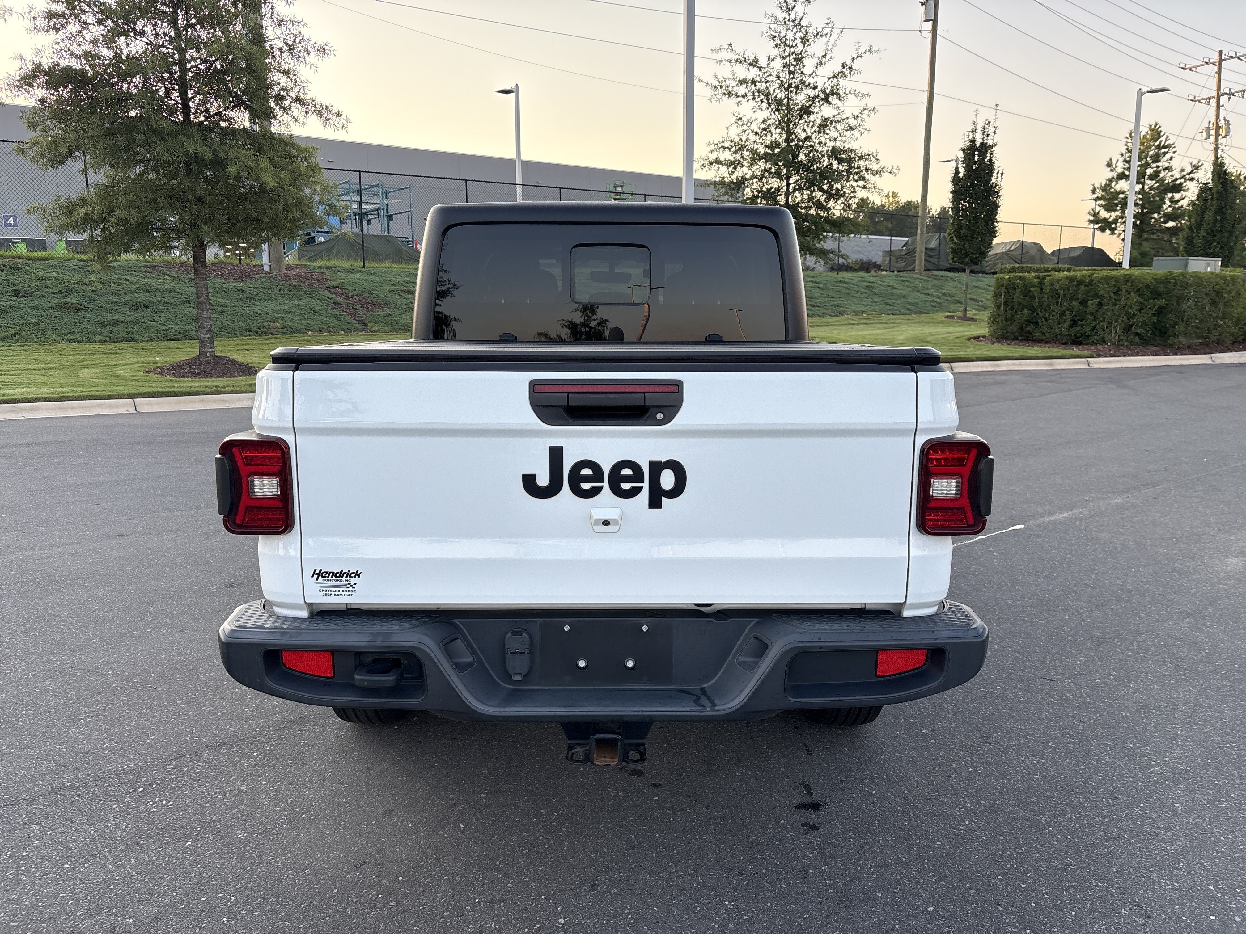 Used 2023 Jeep Gladiator Sport AWD/4WD image 8