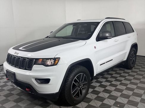Used 2019 Jeep Grand Cherokee Trailhawk AWD/4WD image 2