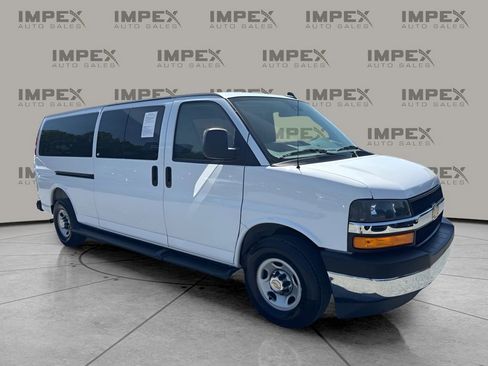 Used 2025 Chevrolet Express 3500 LT w/ LT Preferred Equipment Group RWD image 7