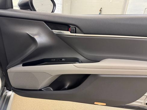 Used 2019 Toyota Camry SE w/ Convenience Package FWD image 29