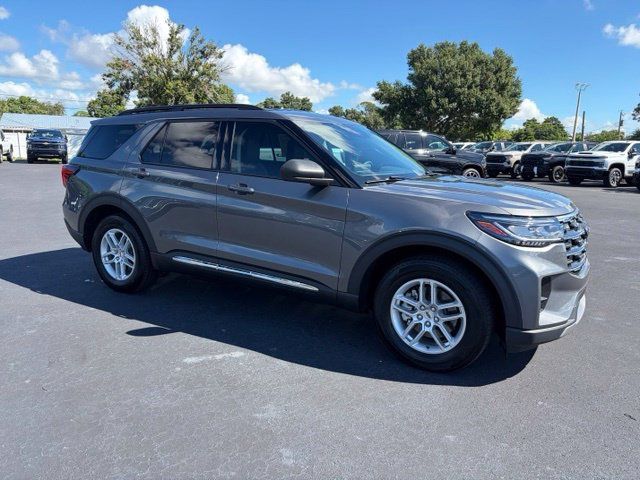 Used 2025 Ford Explorer Active w/ Active Comfort Package RWD image 1