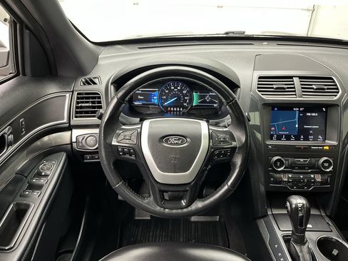 Used 2019 Ford Explorer XLT w/ Equipment Group 202A AWD/4WD image 16