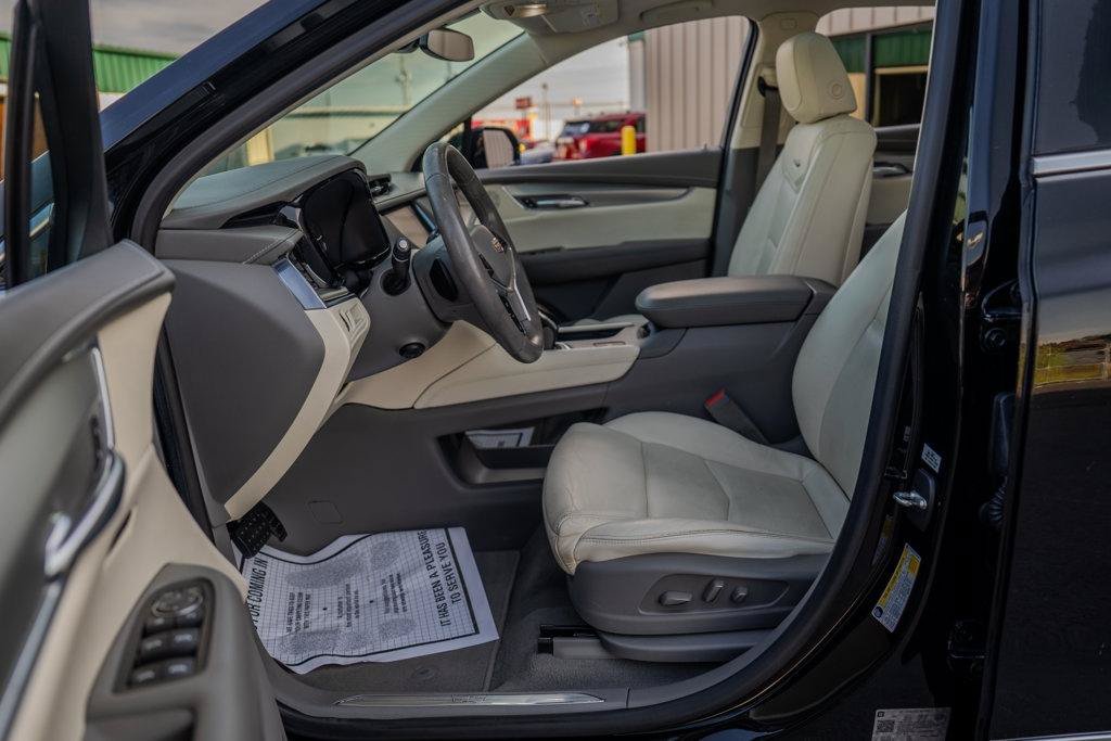 Used 2018 Cadillac XT5 Luxury w/ Driver Awareness Package FWD image 13