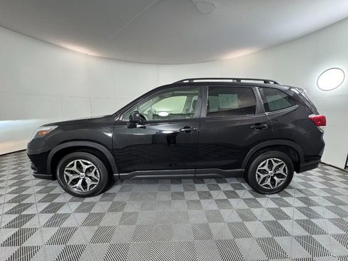 Used 2022 Subaru Forester Premium image 7
