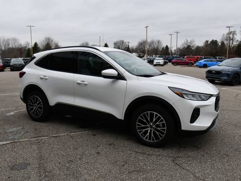 New 2024 Ford Escape SE FWD image 8