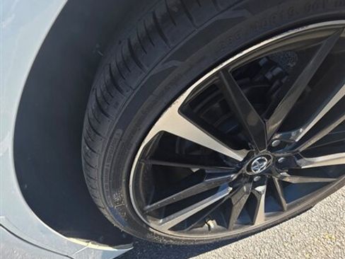 Used 2019 Toyota Camry XSE FWD image 3