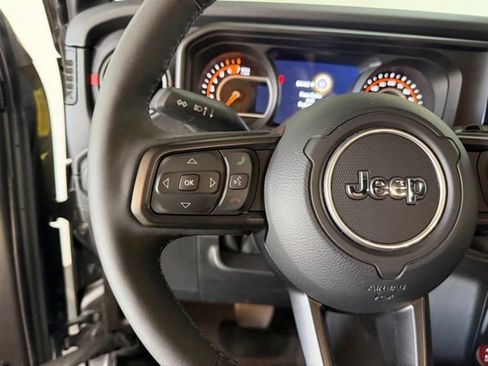 Certified 2025 Jeep Wrangler Unlimited Rubicon w/ Convenience Group AWD/4WD image 16