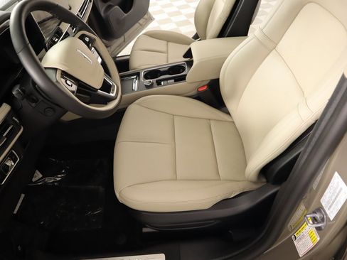 New 2025 Lincoln Corsair Reserve image 12