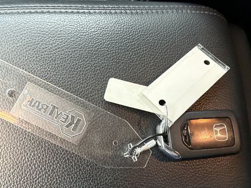 Used 2016 Honda CR-V Touring image 11