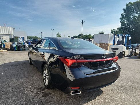 Used 2019 Toyota Avalon XLE w/ Moonroof Package FWD image 3