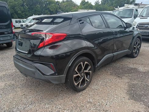 Used 2019 Toyota C-HR XLE FWD image 5