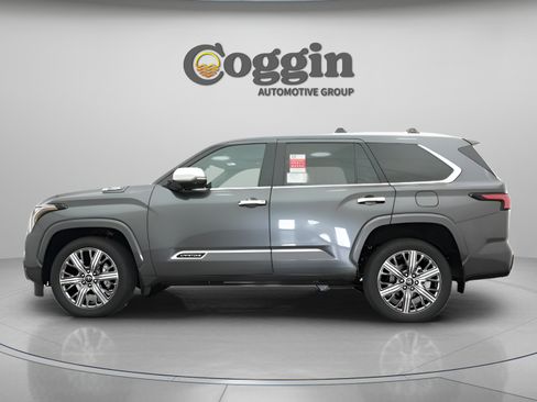 Used 2025 Toyota Sequoia Capstone AWD/4WD image 5