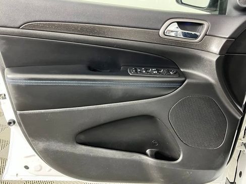 Used 2018 Jeep Grand Cherokee Laredo AWD/4WD image 21