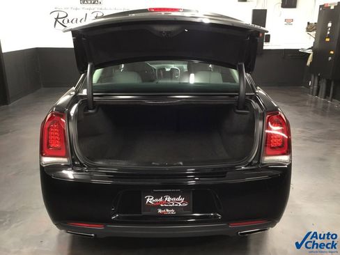 Used 2018 Chrysler 300 Touring w/ Sport Appearance Package image 12
