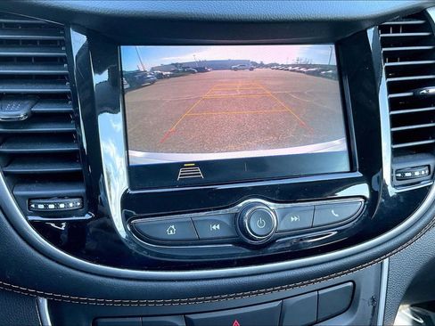 Used 2020 Chevrolet Trax LT w/ LT Convenience Package FWD image 21