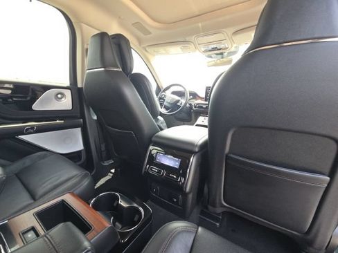 Used 2023 Lincoln Aviator Reserve w/ Equipment Group 201A AWD/4WD image 17