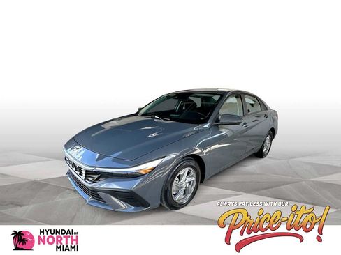 Used 2026 Hyundai Elantra SE FWD image 1