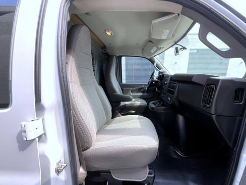 Used 2021 Chevrolet Express 2500 w/ Driver Convenience Package RWD image 16