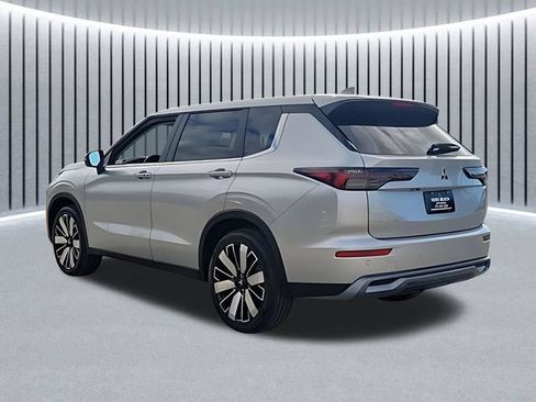 New 2026 Mitsubishi Outlander SE FWD image 4