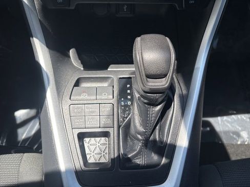 Used 2021 Toyota RAV4 LE AWD/4WD image 28