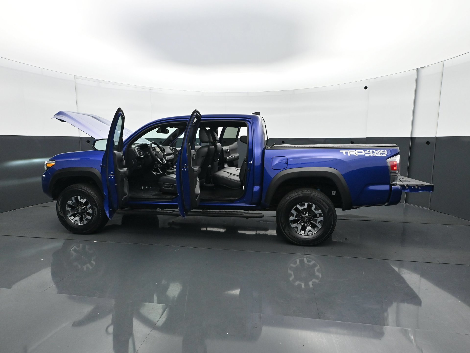 Used 2022 Toyota Tacoma TRD Off-Road w/ TRD Premium Off Road Package AWD/4WD image 31