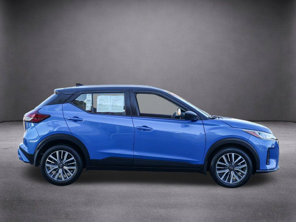 Used 2023 Nissan Kicks SV FWD image 3