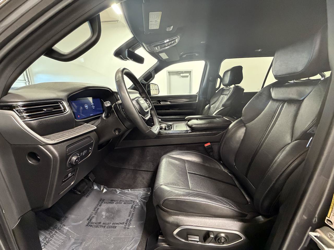 Used 2024 Jeep Wagoneer L Series II w/ Flexible Seating Group AWD/4WD image 21