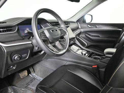 Used 2023 Jeep Grand Cherokee Limited w/ Luxury Tech Group II image 23