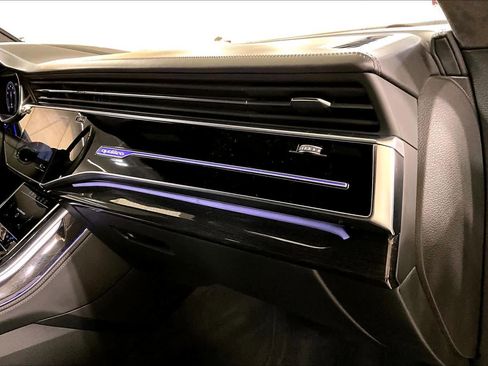 Used 2020 Audi Q8 Prestige w/ Prestige Package image 15