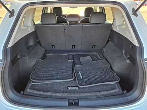 Used 2020 Volkswagen Tiguan SE w/ Panoramic Sunroof Package image 15