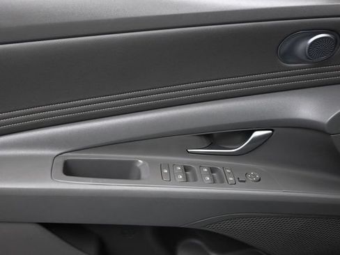 Used 2025 Hyundai Elantra SEL FWD image 8