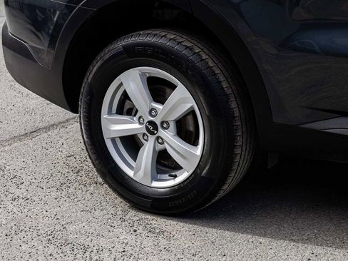 Used 2022 Kia Sorento LX image 10