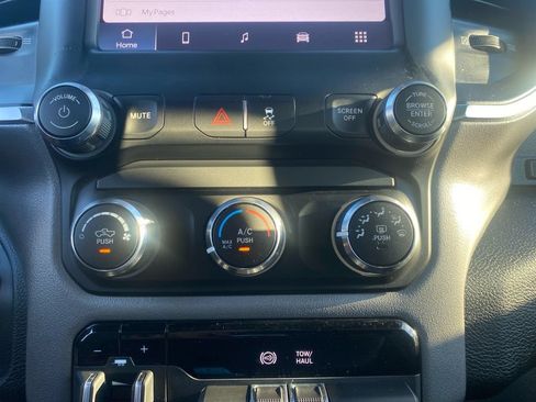 Used 2024 RAM 2500 Big Horn AWD/4WD image 24