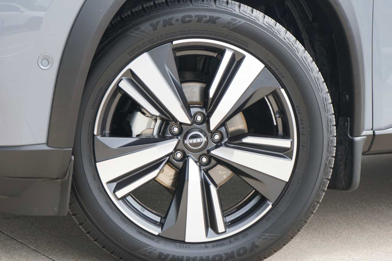 Used 2023 Nissan Rogue Platinum w/ Platinum Premium Package FWD image 2