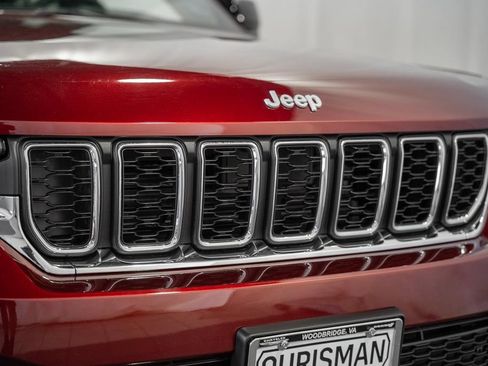 Certified 2024 Jeep Grand Cherokee Laredo w/ Luxury Tech Group I AWD/4WD image 12