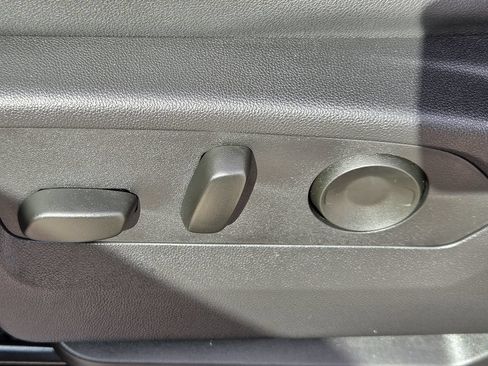 Used 2025 GMC Sierra 1500 SLT RWD image 27