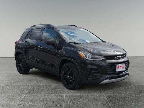Used 2019 Chevrolet Trax LT w/ Sun & Sound Package image 7