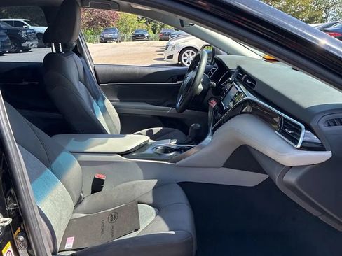 Used 2018 Toyota Camry LE FWD image 15