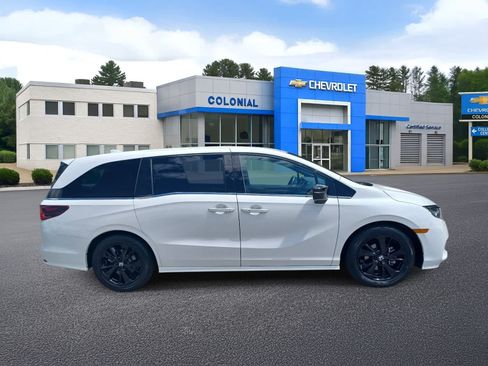 Used 2023 Honda Odyssey Sport image 3