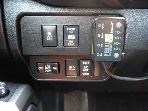 Used 2020 Toyota Tacoma TRD Off-Road AWD/4WD image 48