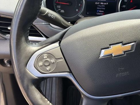 Used 2020 Chevrolet Traverse LT FWD image 28