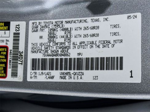 Used 2024 Toyota Sequoia Platinum AWD/4WD image 40