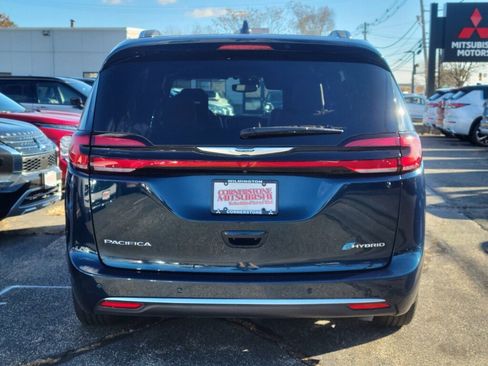Used 2023 Chrysler Pacifica Pinnacle image 4