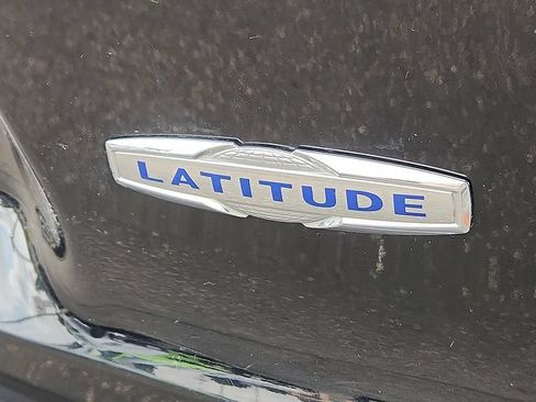 Used 2019 Jeep Cherokee Latitude Plus FWD image 9