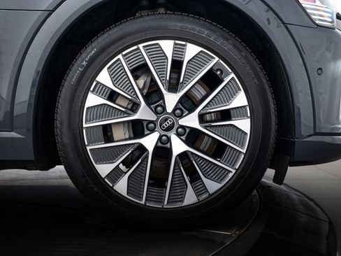 Used 2024 Audi Q8 e-tron Prestige image 24