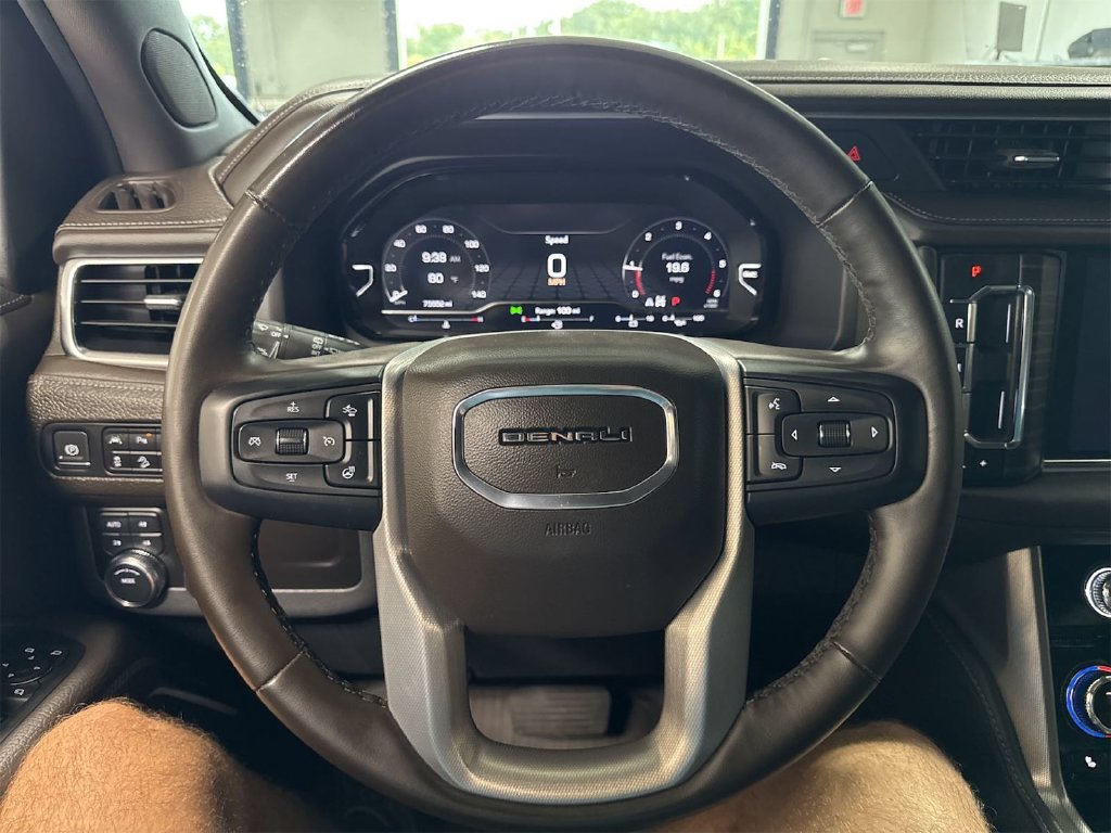 Used 2024 GMC Yukon Denali AWD/4WD image 6