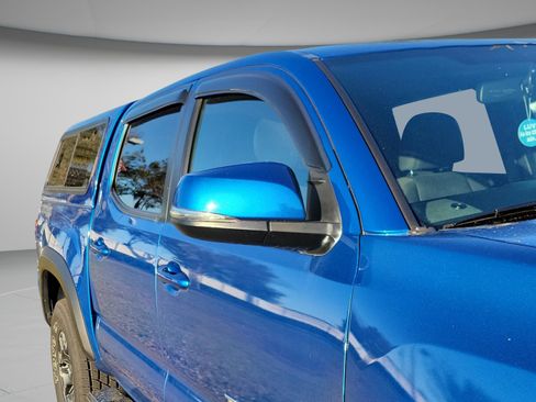 Used 2017 Toyota Tacoma TRD Off-Road w/ Premium & Technology Package image 19